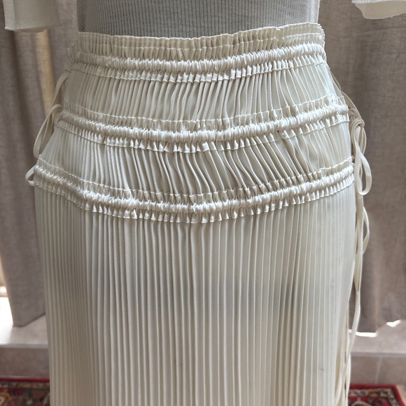 Helmut Lang White Micropleated Skirt – NWT – Size Small - Picture 1 of 5